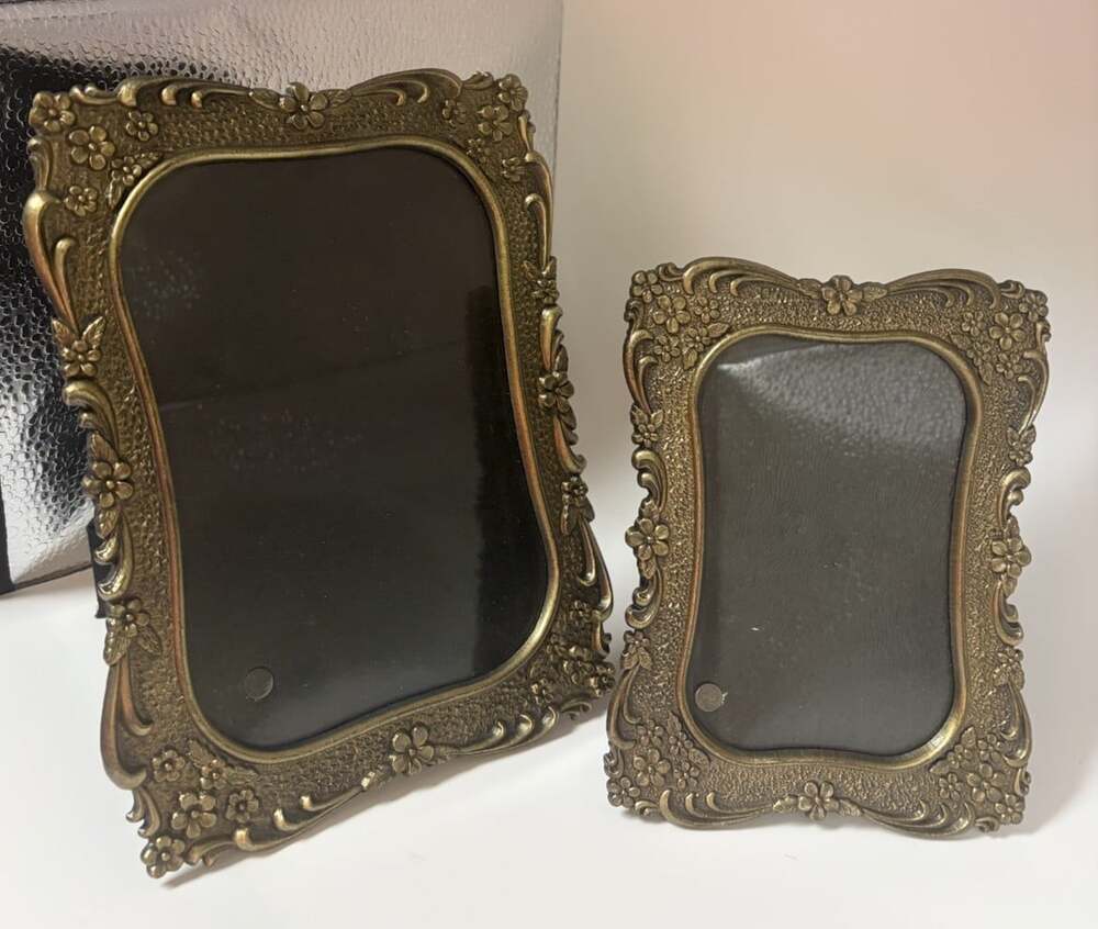 Set Of 2 Vintage Gold Toned Picture Frames 5x7, 3x5